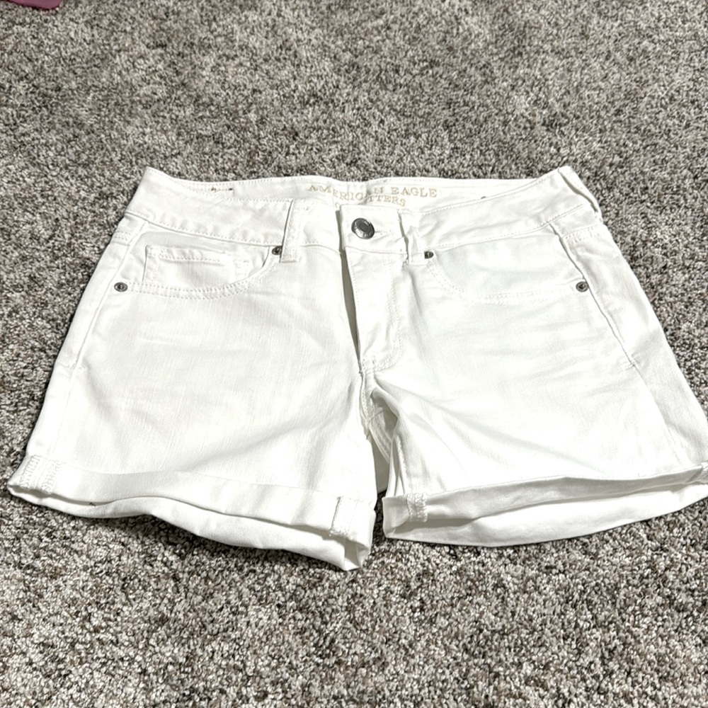 American Eagle White shorts